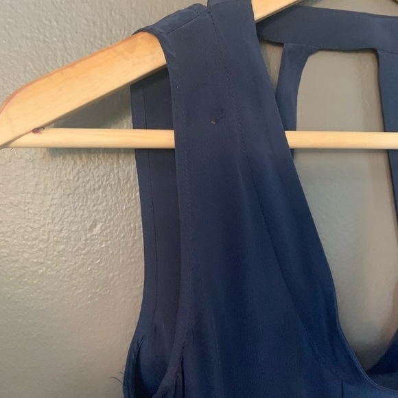 Beautiful BCBG MAXAZARIA 100% Silk tank - Xsmall - Picture 4 of 8